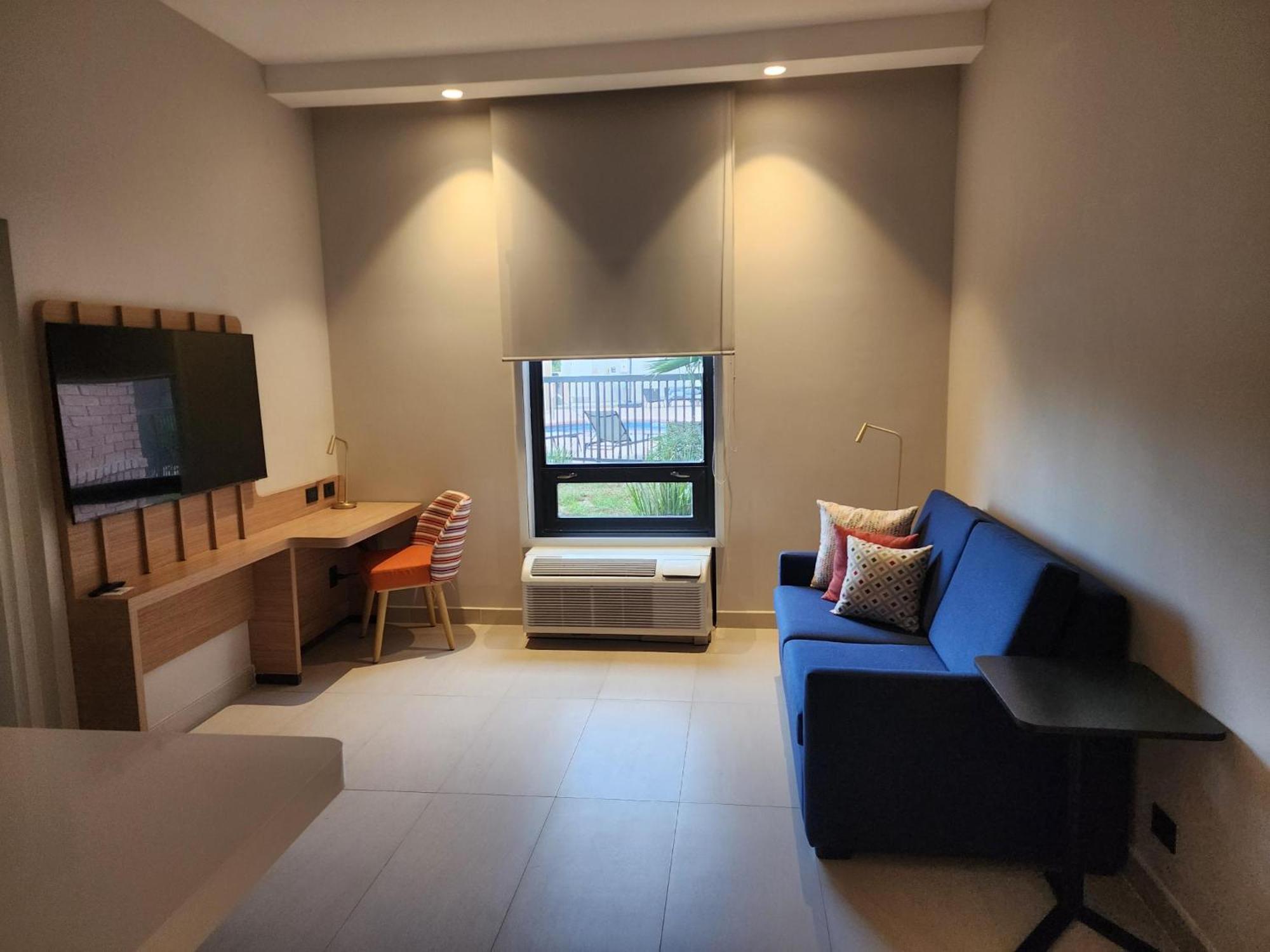 Hotel Hampton By Hilton Zona Aeropuerto 4*