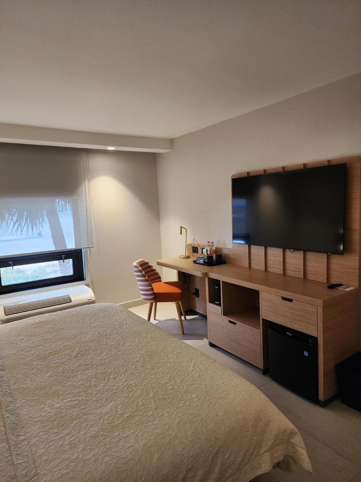 Hotel Hampton By Hilton Zona Aeropuerto 4*