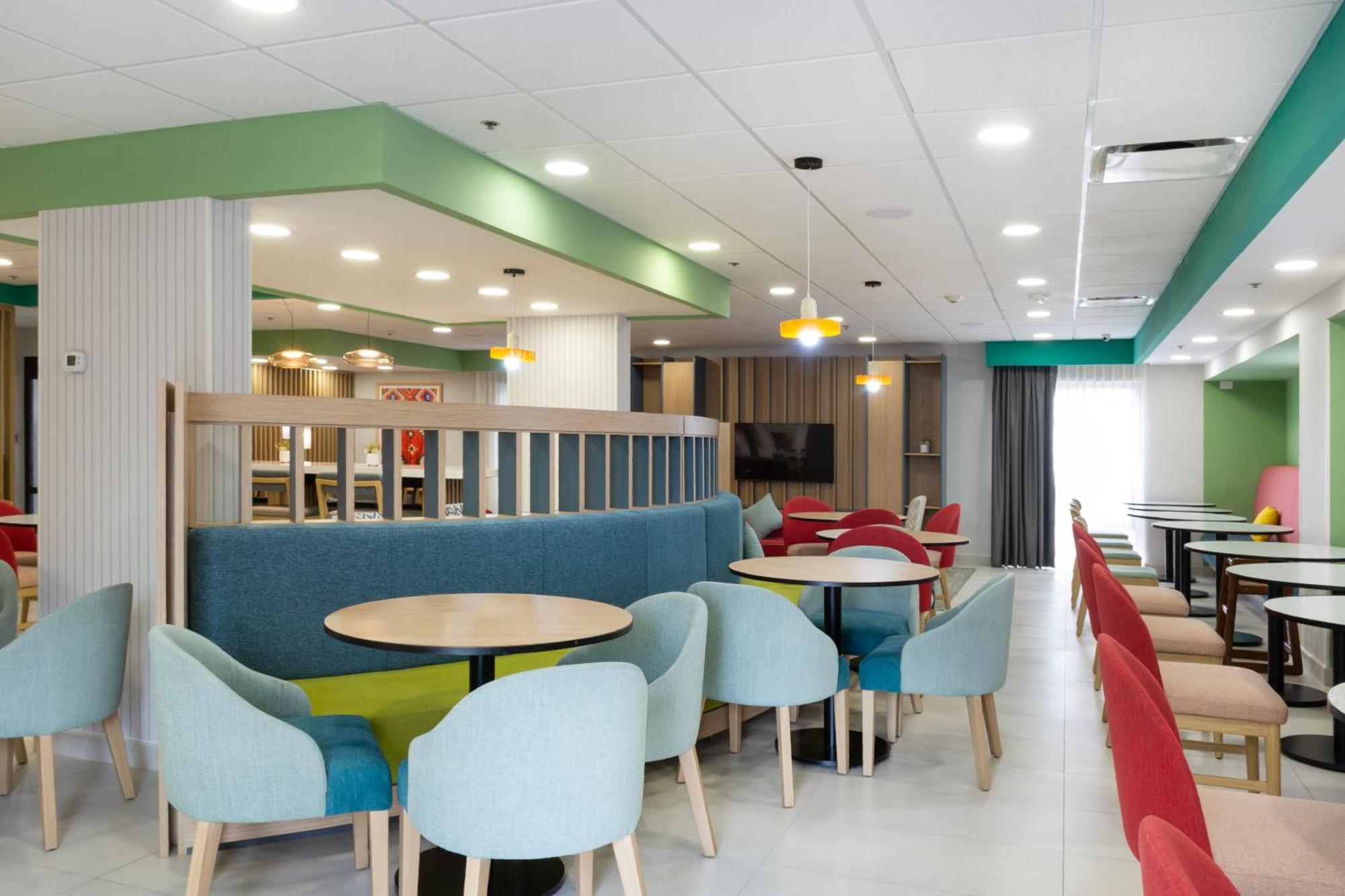 Hotel Hampton By Hilton Zona Aeropuerto 4*