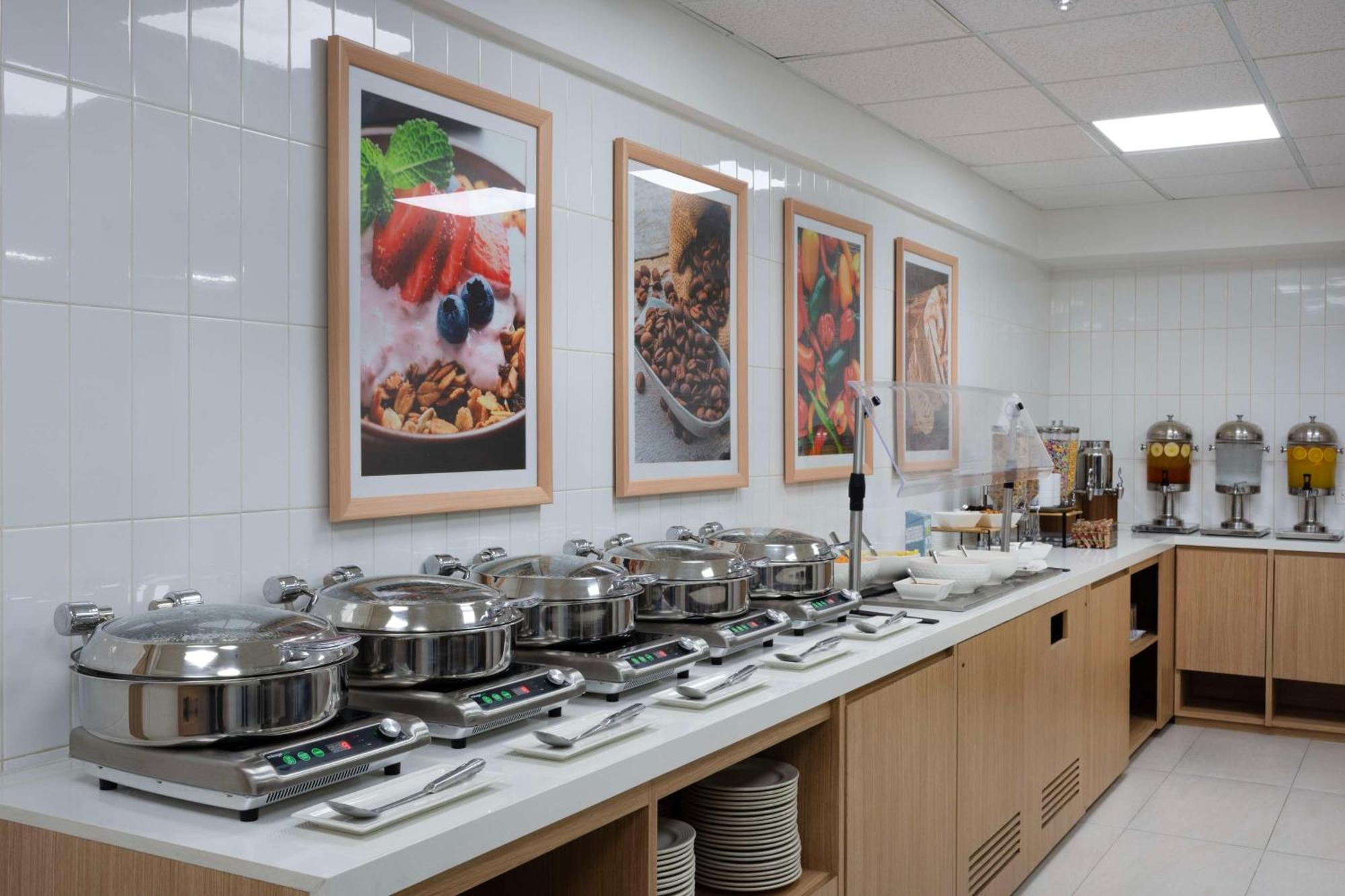 Hotel Hampton By Hilton Zona Aeropuerto
