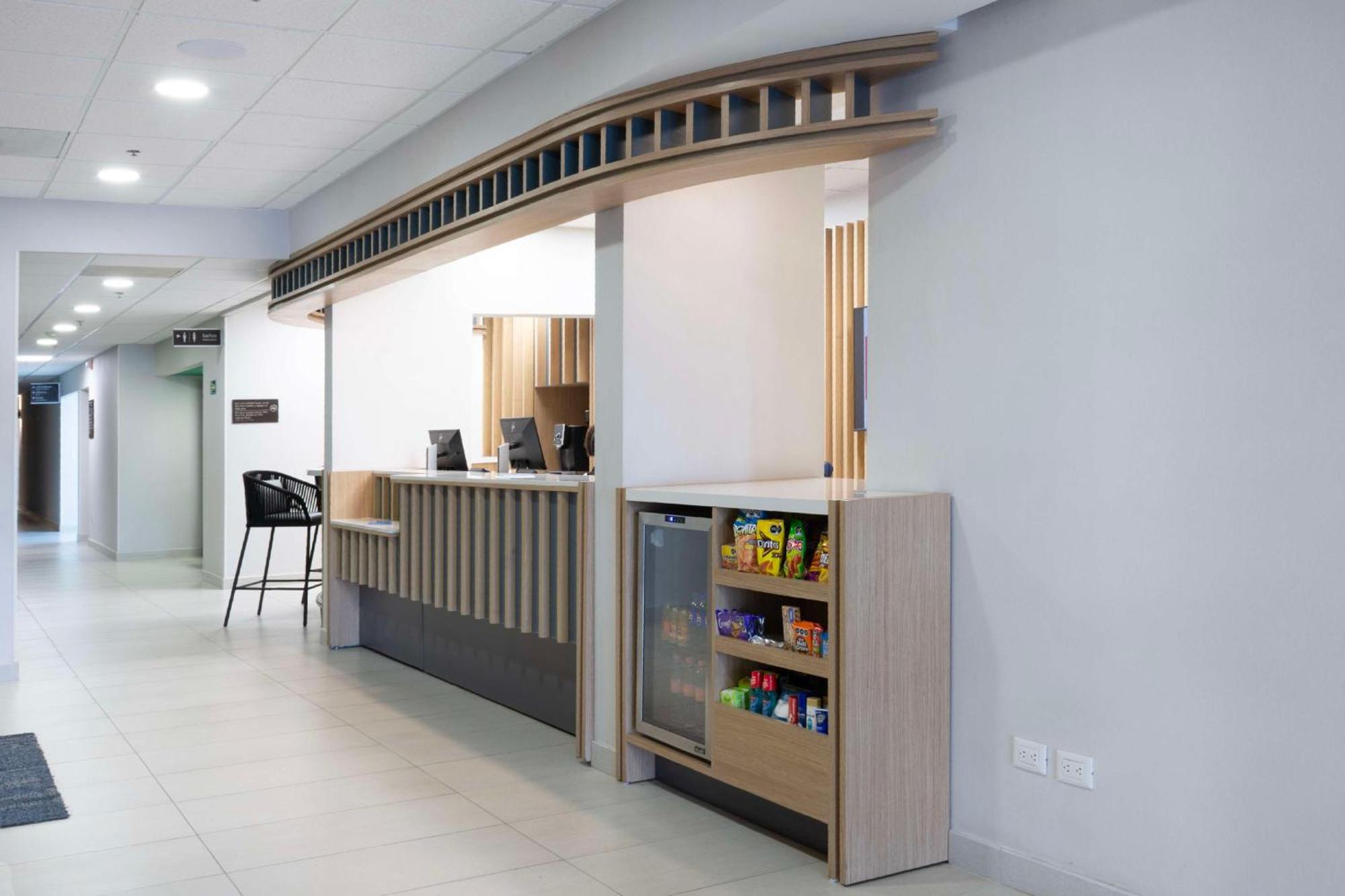 Hampton By Hilton Zona Aeropuerto Hotel